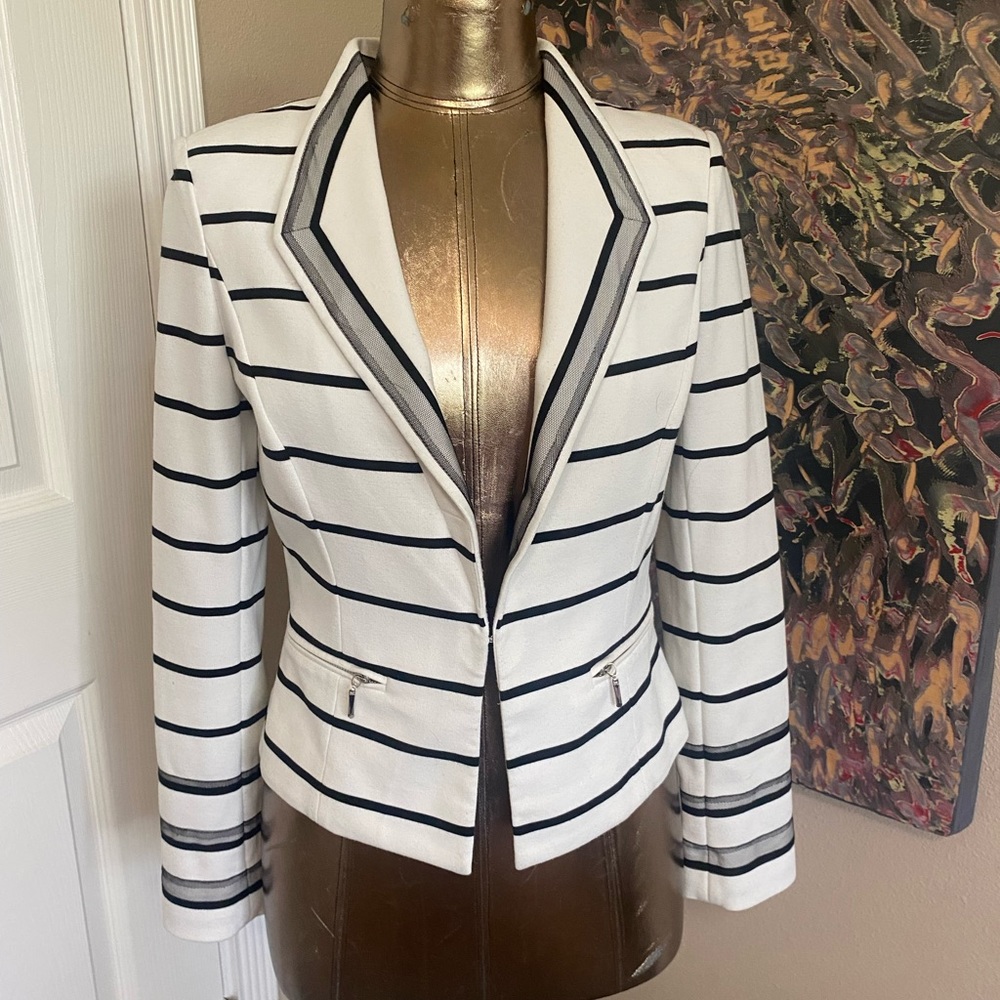 Whitehouse/Blackmarket size 6